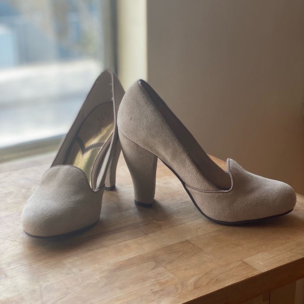 Seychelles Tan Suede Round Toe Block Heel  Pumps